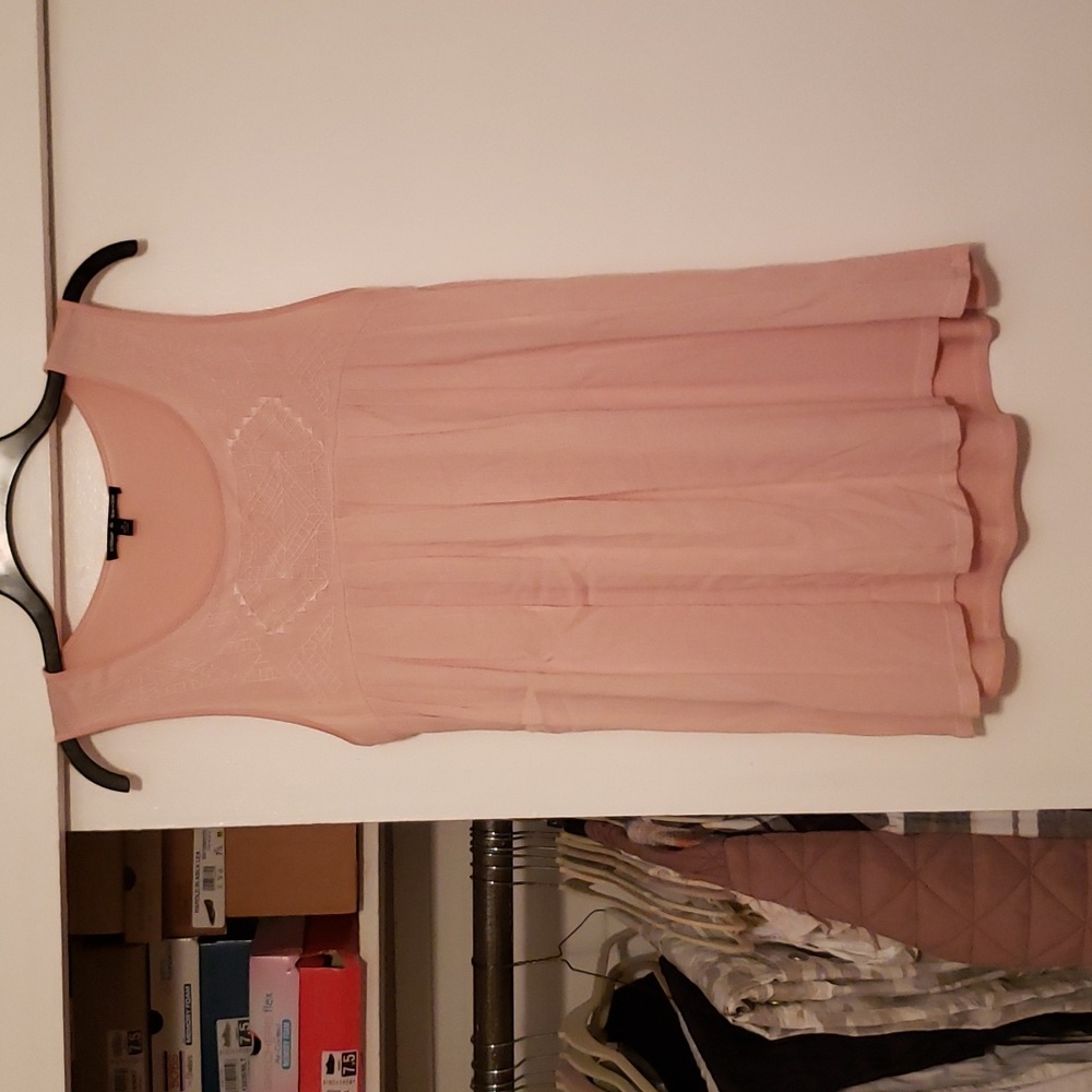 Cable and Gauge pink sleeveless summer top.